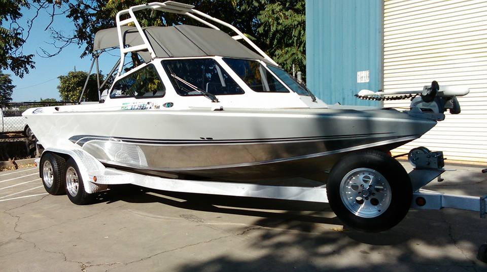 aluminum boat polished and detailed inside and out on this aluminum fishing boat in yuba city